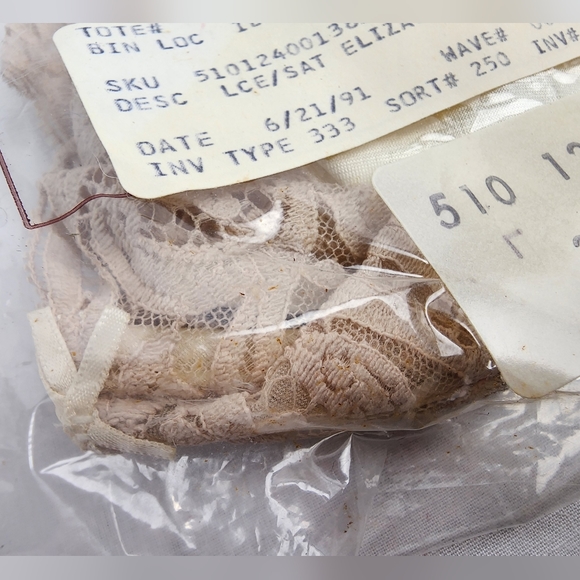 ❤ NWT VINTAGE VICTORIA'S SECRET LACE / SATIN ELIZABETH UNDERWIRE BRA IVORY 38B - Picture 3 of 5